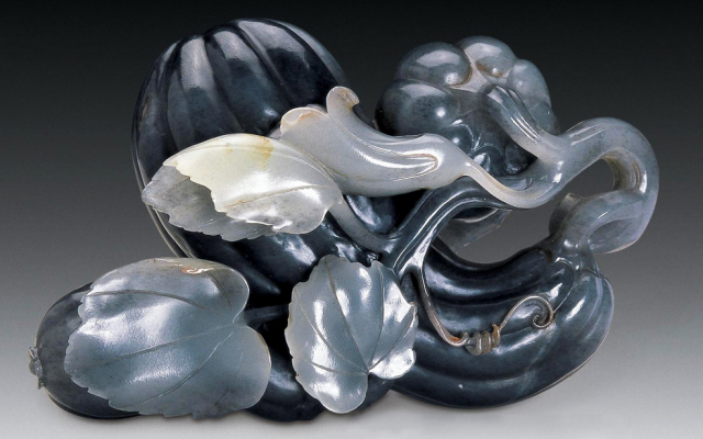 女性佩戴玉石养生，源自六大功能